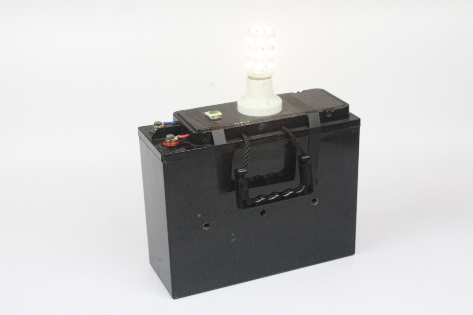 打孔電池